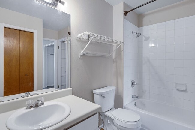 Building Photo - Pet Friendly 2 Bedroom Townhome located close to downtown Colorado Springs