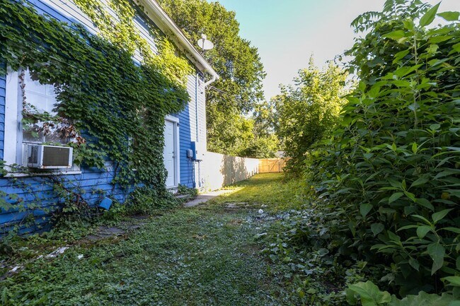 Building Photo - 1406 N 15th Ave