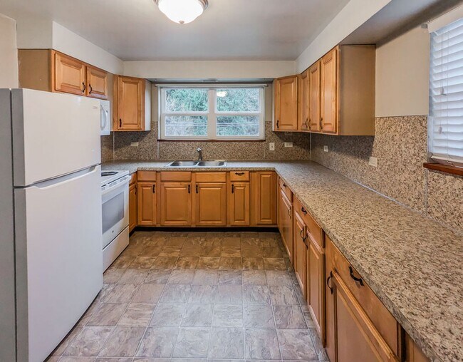 Building Photo - Private old world charm 3 bed, 1 bath home with tons of storage options!