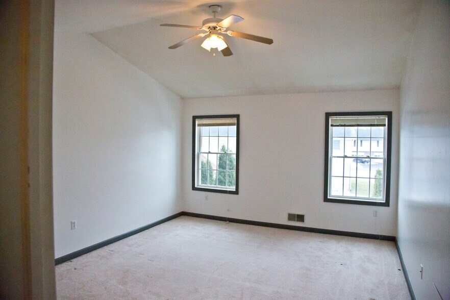 Building Photo - 1460 Blue Course Dr