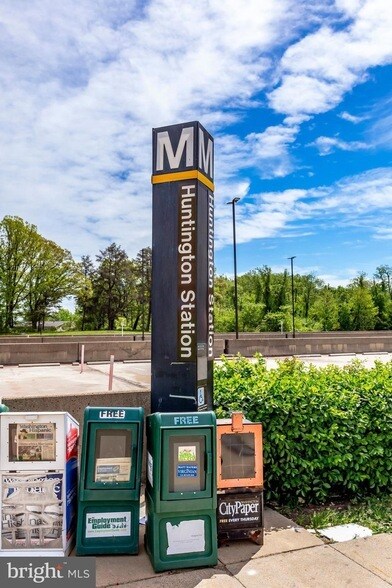 Building Photo - 5904 Mt Eagle Dr