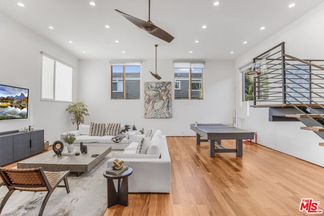 Building Photo - 661 Broadway St