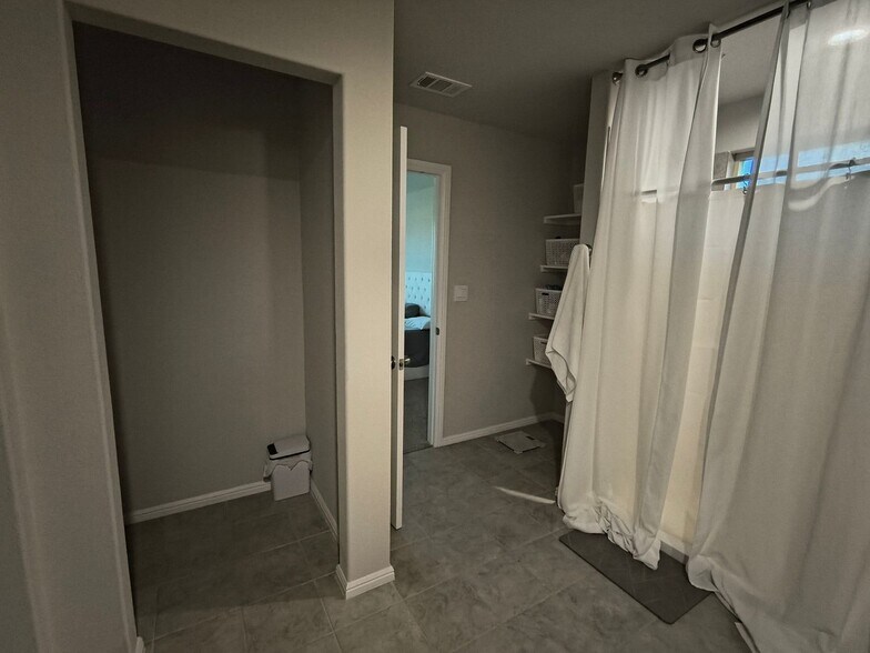 Building Photo - 7701 Orange Blossom Rd