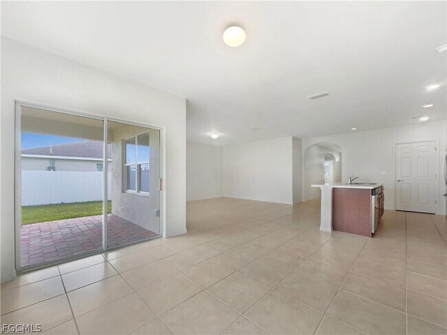 Building Photo - 131 NE 23rd Pl