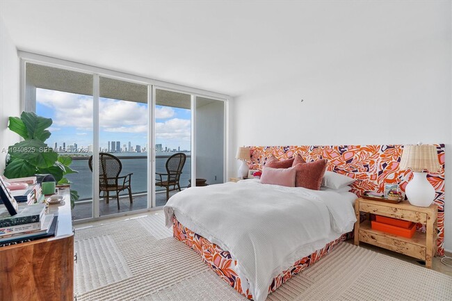 Building Photo - 1800 Sunset Harbour Dr