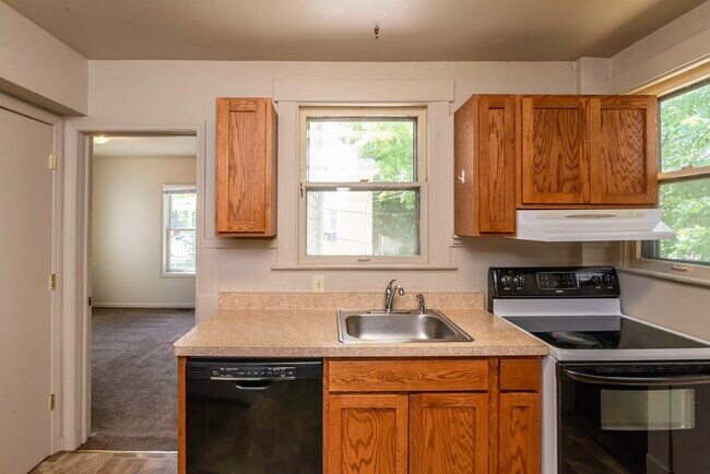 Building Photo - 831 Brookwood Pl