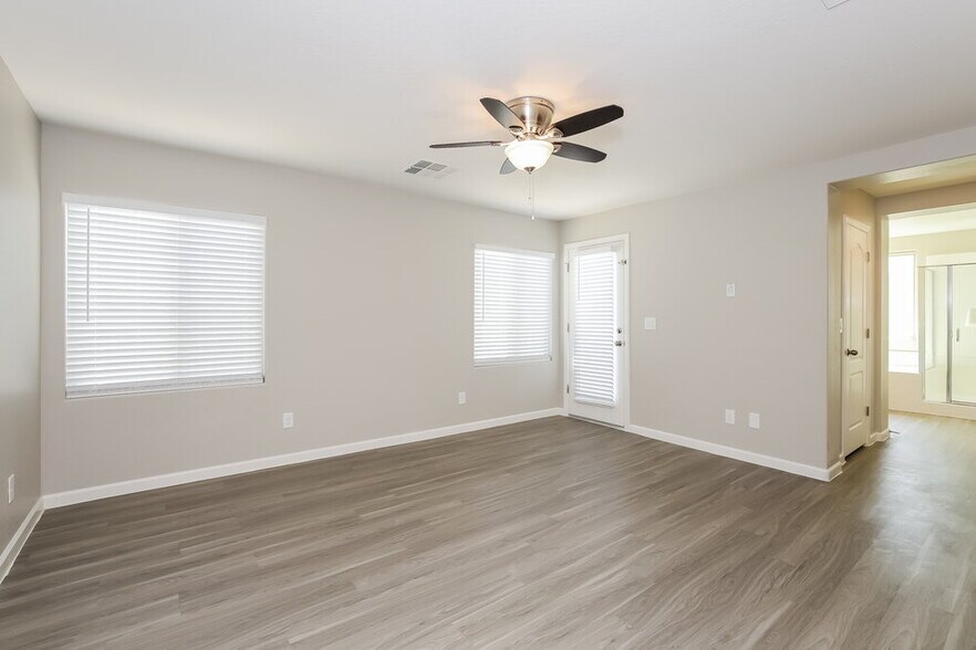 Building Photo - 10440 Yew Blossom Ave