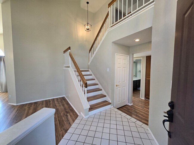Building Photo - 39354 Longhorn Ct