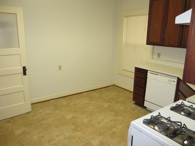 Building Photo - 421 Normal Ave