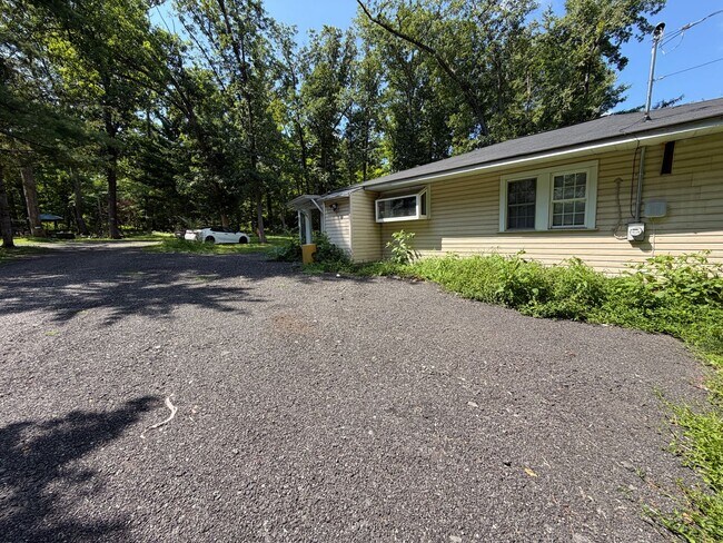 Building Photo - 2537 Brigadoon Ln