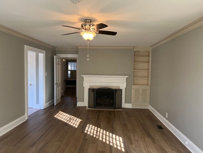 Building Photo - Beautiful 3 bedroom 1.5 bathroom house available!