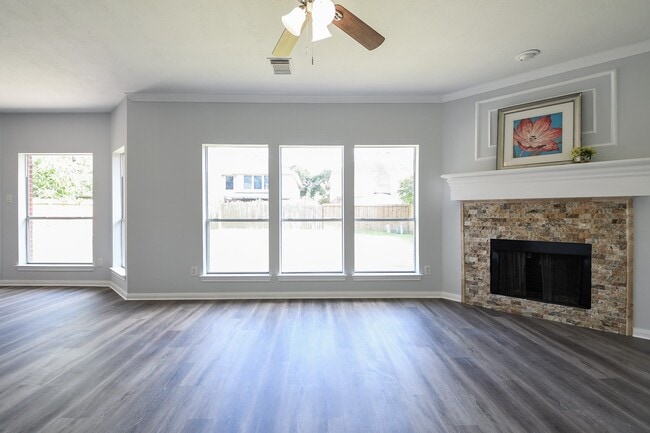 Building Photo - 13619 San Martin Ln