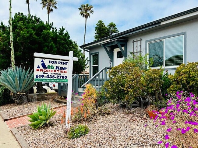 Primary Photo - 1658 Cable St