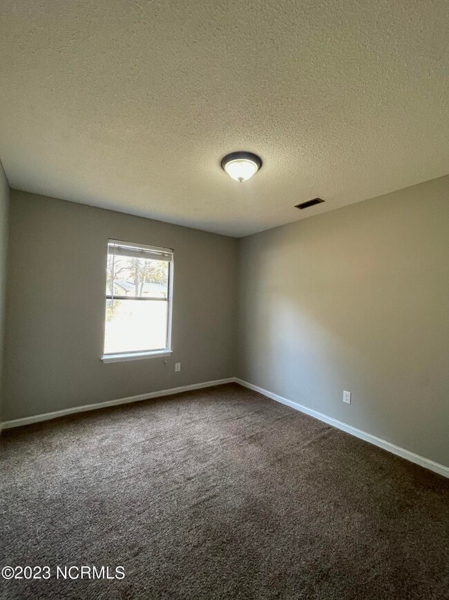 Building Photo - 1002 Stillwood Cir