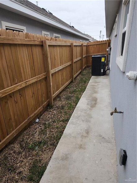 Building Photo - 900 N Woodson Ave