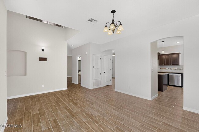 Building Photo - 14613 Sunny Land Ave