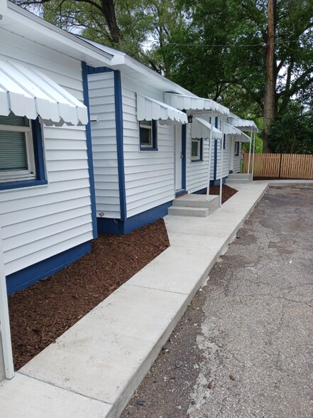 Building Photo - 110 W Willow Dr