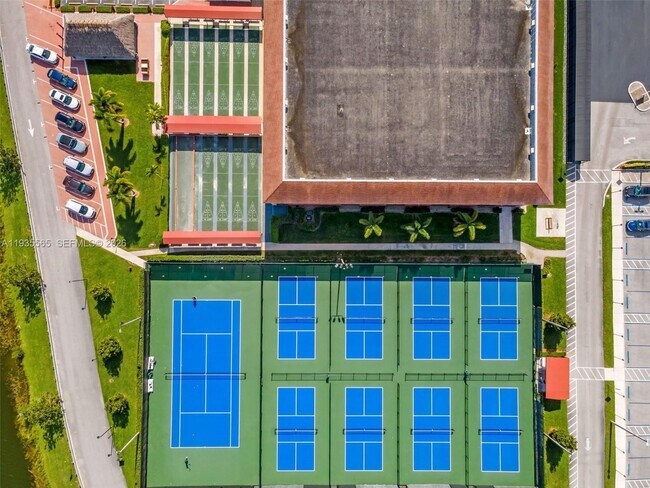 Building Photo - 4025 Yarmouth E