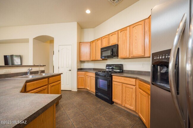 Building Photo - 2299 W Camino San Acacio