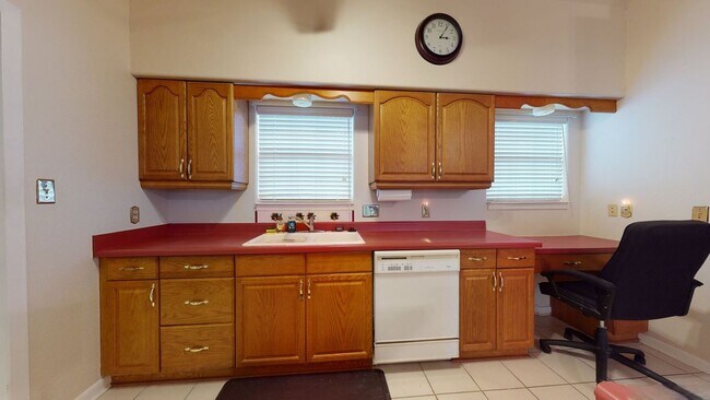 Building Photo - 1371 Nightingale