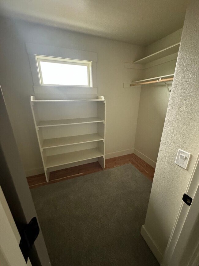 Building Photo - Exceptional 3 Bedroom / 2.5 Bath Modern Townhouse