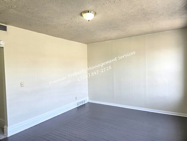 Building Photo - 1015 S Mill St
