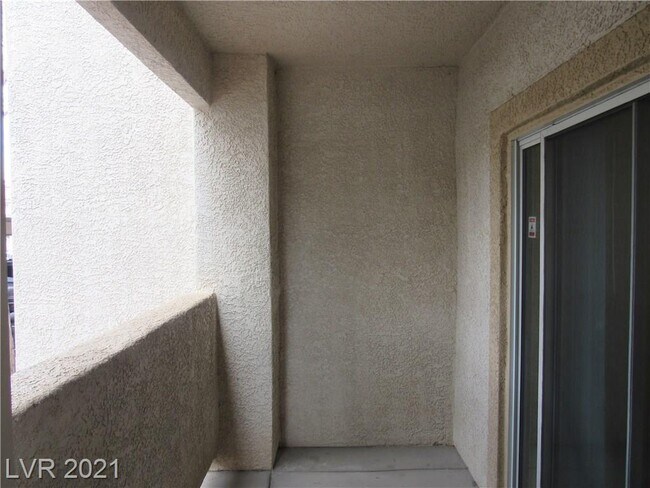 Building Photo - 855 N Stephanie St