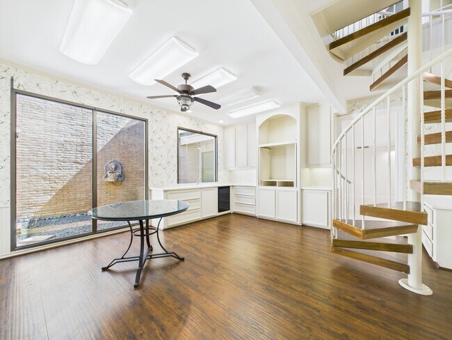 Building Photo - 7608 Del Monte Dr