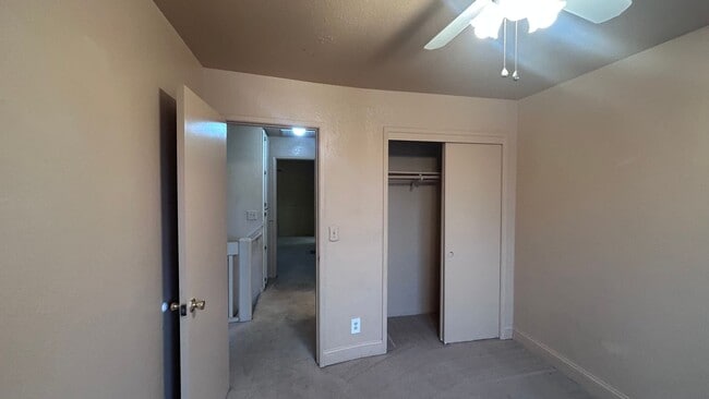 Building Photo - 560 Clover Dr