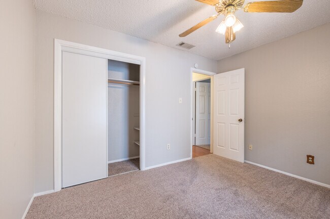 Building Photo - Charming 2-Bedroom, 2-Bath Townhouse in Pflugerville!