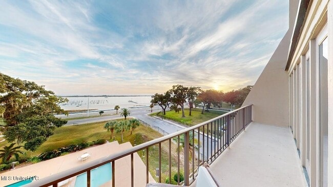 Building Photo - 520 Beach Blvd