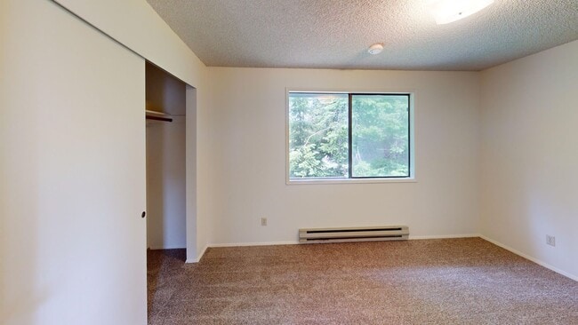 Building Photo - Charming Condo in the Heart of Oak Harbor!...