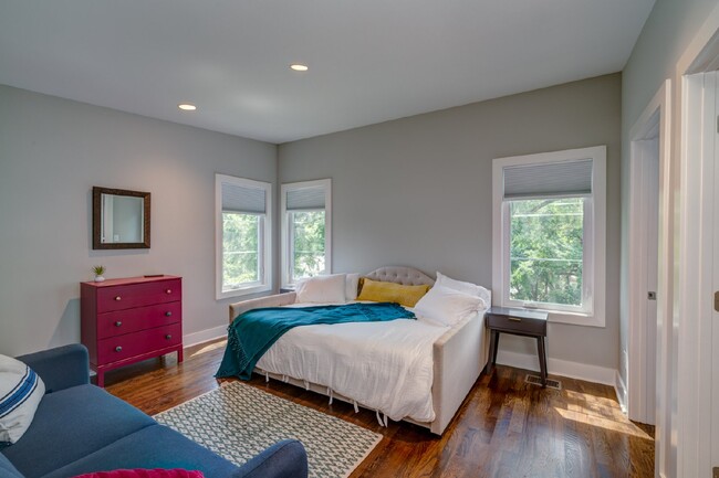 Building Photo - Gorgeous Nashville Rental!