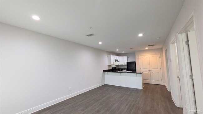 Building Photo - 313 N Navy Blvd