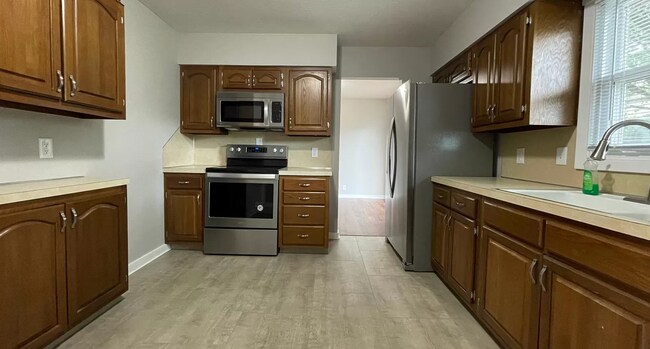 Building Photo - 3 Bedroom in Maple Village