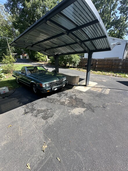 Dual covered car port - 1007 N Peace Haven Rd