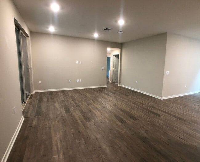 Building Photo - 195 Bowery