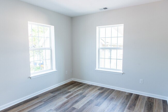 Building Photo - 11 Seminary Ave