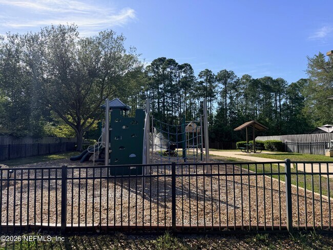 Building Photo - 1063 Collinswood Dr W