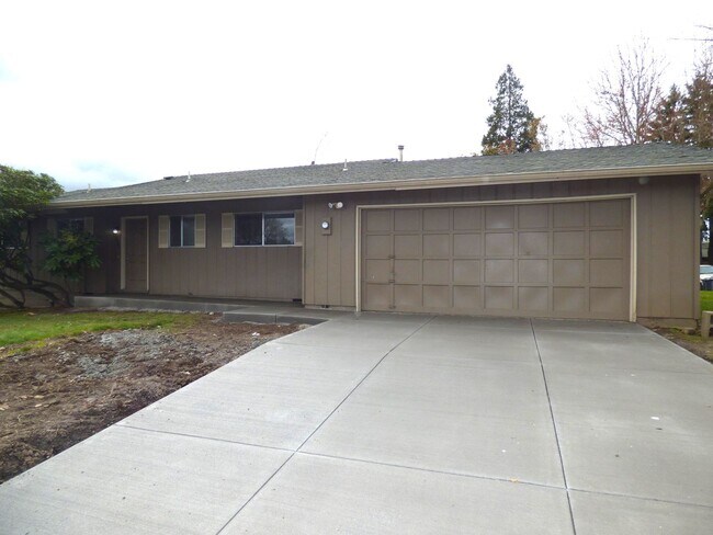 Building Photo - Rent Special: 1/2 Off May's Rent!!