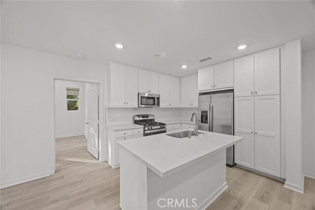 Building Photo - 980 N Tangent Privado