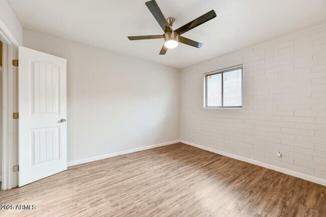 Building Photo - 1744 W Glendale Ave