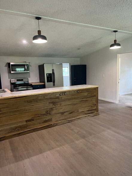 Building Photo - 109 Caracas St