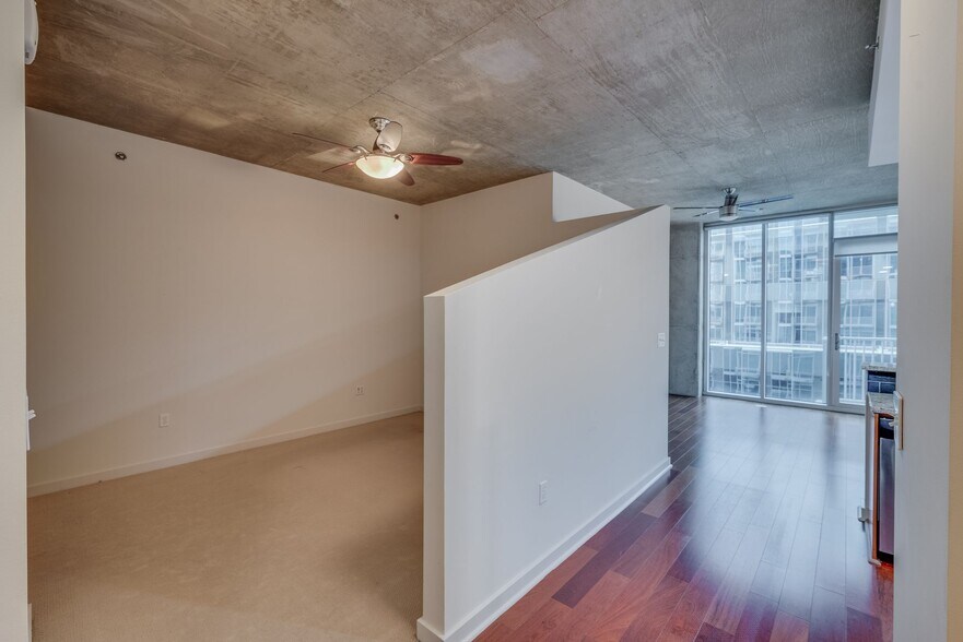 Building Photo - 301 Demonbreun St