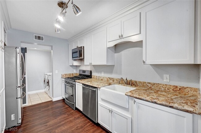 Building Photo - 7641 Allerton Ave