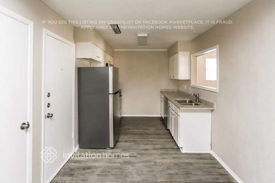 Building Photo - 2621 Princeton Dr
