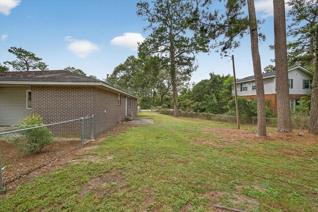 Building Photo - 2327 Mura Dr