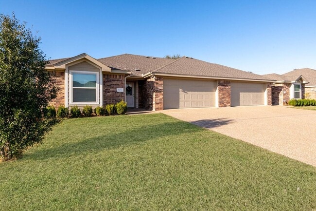 Building Photo - Foxborough addition duplex!