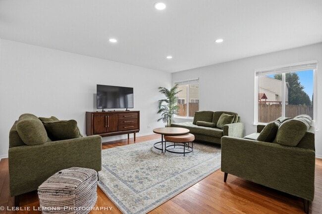 Building Photo - 6816 Twin Falls Dr