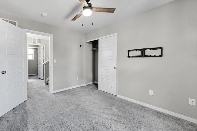 Building Photo - $2,550.00, 3 bed, 2.5 bath located in Colo...